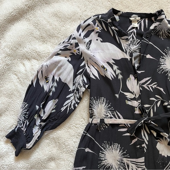 ✨SOLD✨ H&M x Anna Glover • Long Sleeve Button Down Dress with Tie - Picture 3 of 9